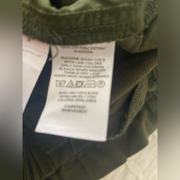 Loft Paperbag 💯 percent cotton pants in army green! Size 6P - Picture 2 of 4